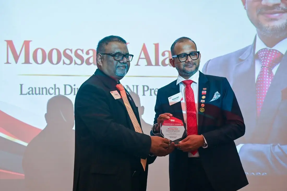 Moossa Alavi receives the Remarkable Leaders award as Launch Director